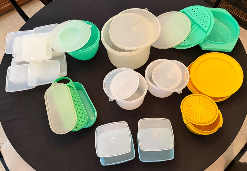 Vintage TUPPERWARE 32 pieces no missing lids