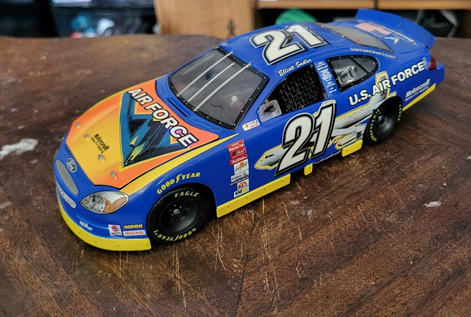 Ford Taurus 2002 equipo fuerza aérea de Estados Unidos elliott silla de montar escala 1:24 Foto 4 de 4