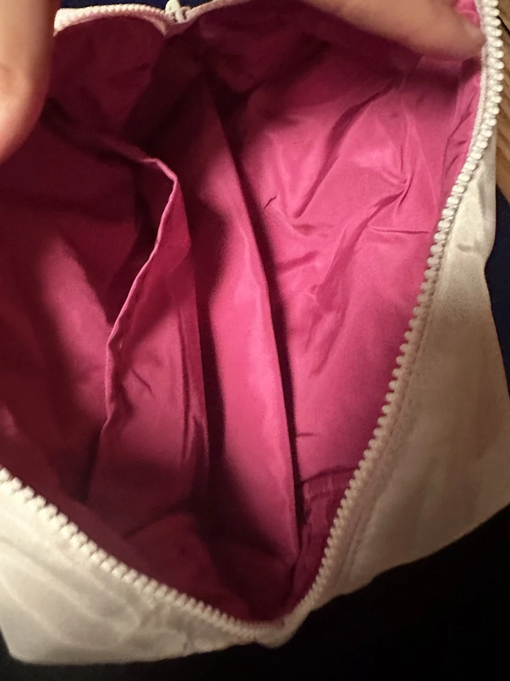 Bolsa de Maquillaje Maelys -Blanca Con Interior Rosa-Nueva Nunca Usada-Idea de Regalo Foto 2 de 2