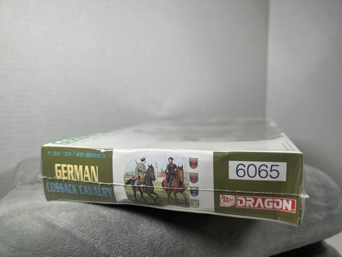DRAGON GERMAN COSSACK CAVALRY Soldiers on Horses #6065 1/35 SCALE 39-45 Series - Picture 7 of 7