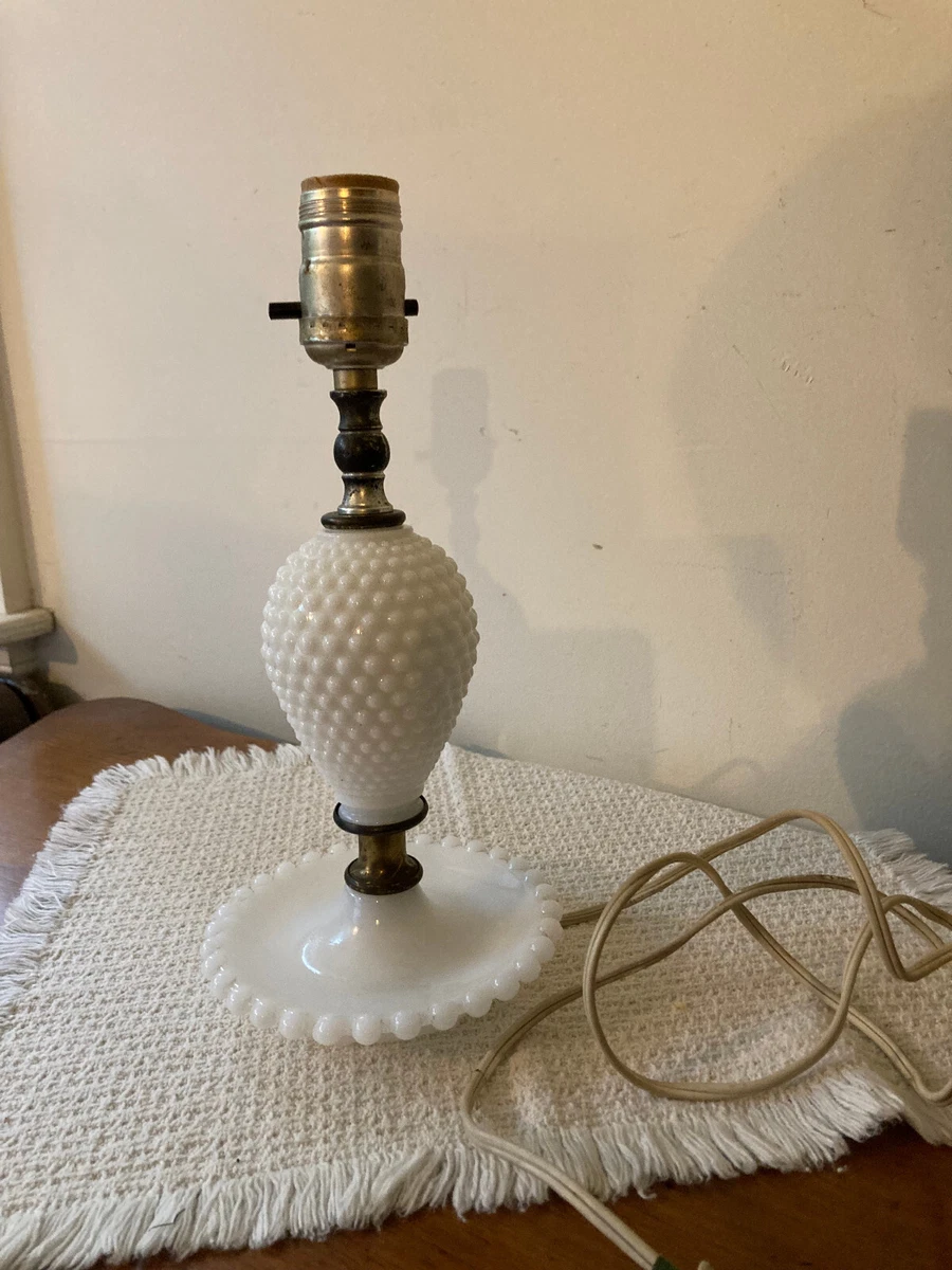 Vintage White Hobnail Milk Glass Electric Table Lamp 11