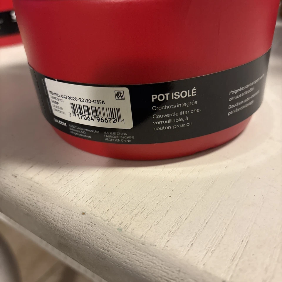 Botella de agua Under Armour de medio galón aislada, botella de agua aislada de 64 oz Foto 4 de 4