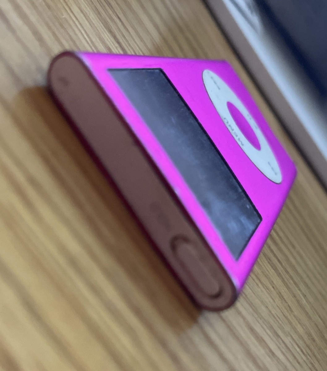 Apple A1199 (MA489LL) Pink iPod Nano 2nd Generation 4GB For Parts