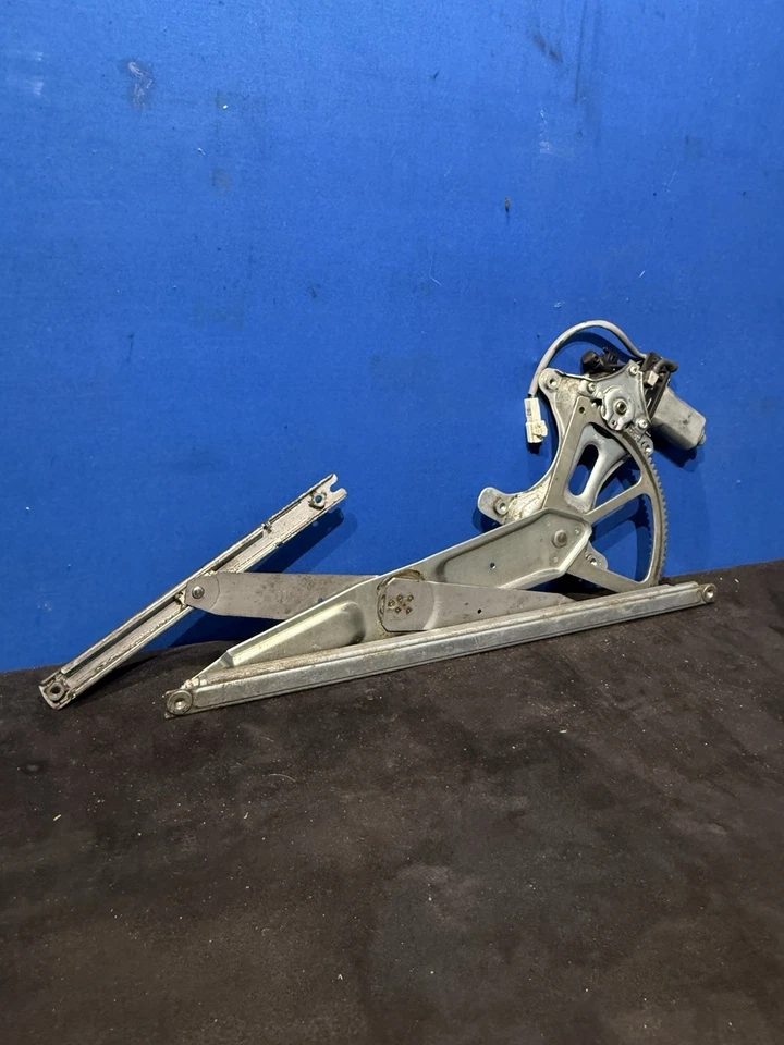 01 02 03 04 05 Lexus IS300 Passenger Front Right Window Regulator w/motor (BC22) - Image 2 of 4