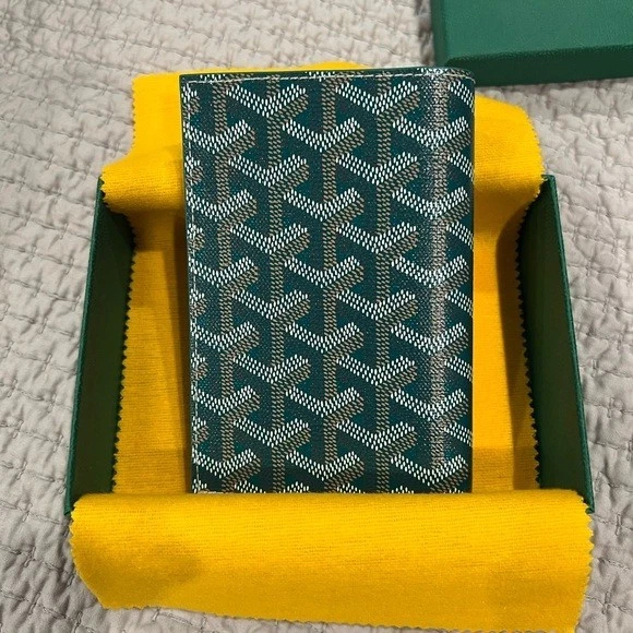 Cartera con soporte para pasaporte Goyard Grenelle verde Foto 2 de 4