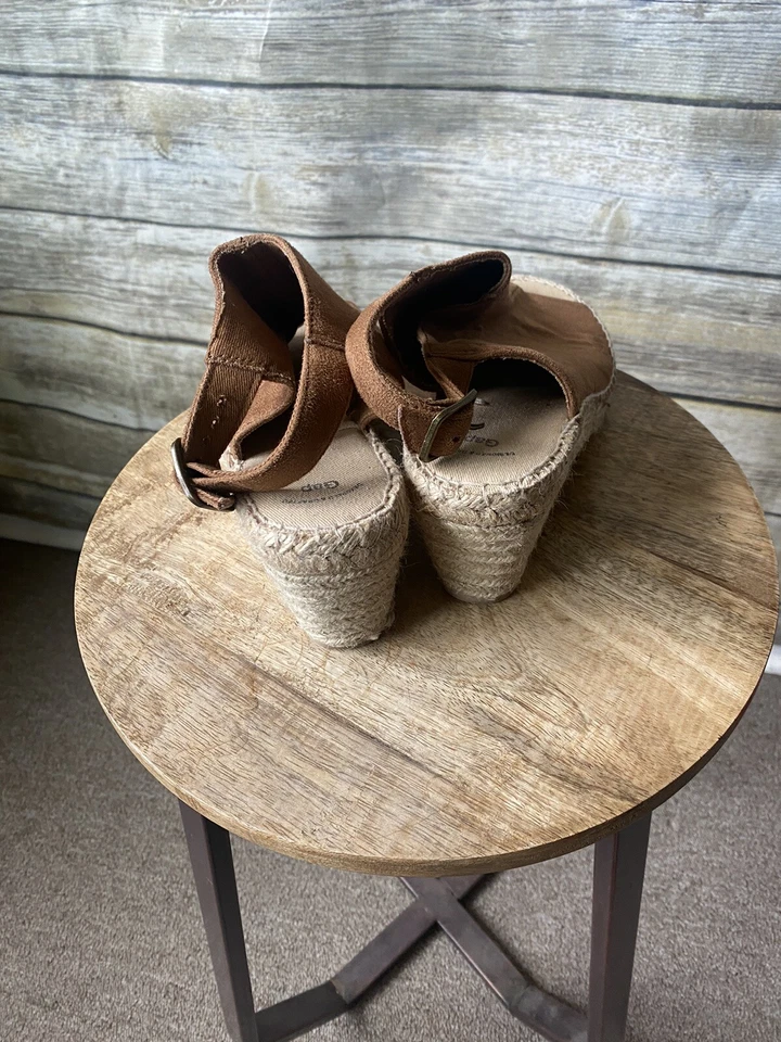 Sandalias de cuña alpargata de cuero gamuza coñac marrón para mujer Gap 7 Foto 3 de 4