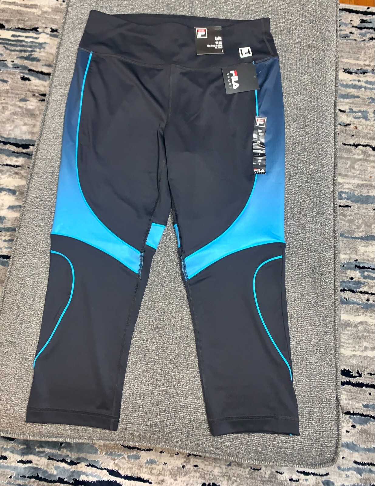 Leggings Capri Fila Sport Large Capri Mid Rise nuovo con etichetta