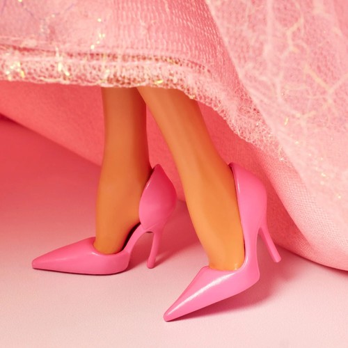 2023 Barbie Pink X Magnolia Day bambola Mattel HJX16 - Foto 8 di 19