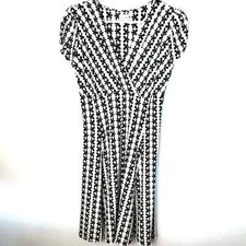 Vintage style Lucy B black and white patterned short sleeved dress. size large
