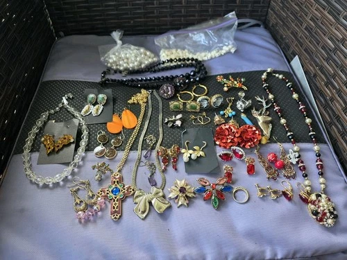 Vtg Costume Jewelry Lot Rhinestones Pre Owned Condition Scrap Or Repurpose