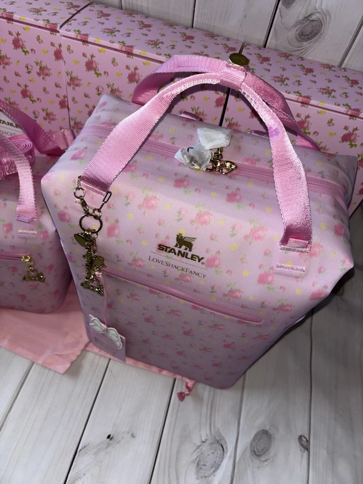 Stanley x LoveShackFancy Madeleine Cooler Mochila Lancheira Cooler Ibiza pôr do sol - Imagem 3 de 4