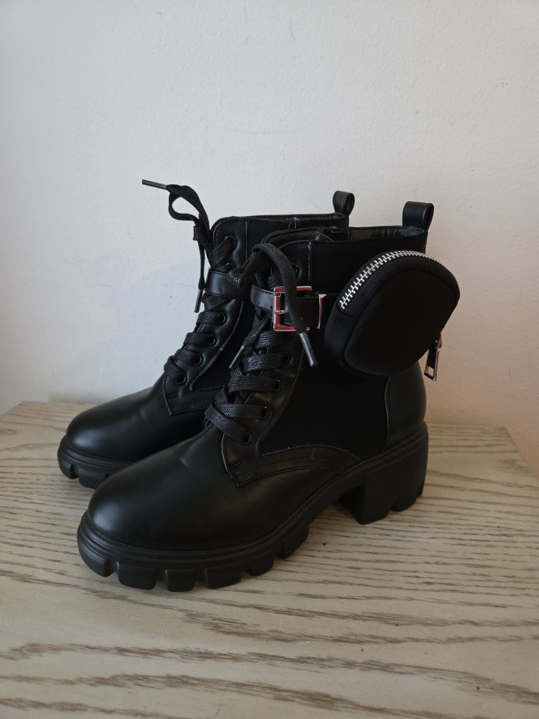 Shoedazzle Tanzi Black Side Pouch Combat Boots Ankle Size 7