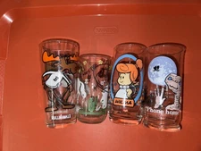Lot of 4 Vintage Pizza Hut Collector Glasses E.T. Bullwinkle Wilma 1980s Set