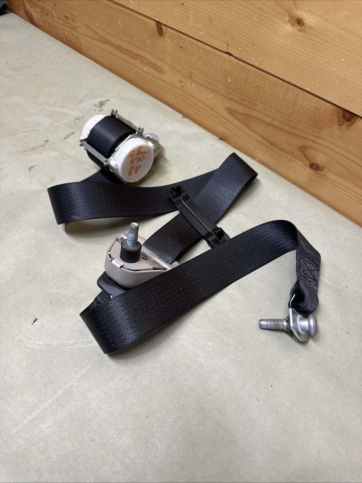 Ram 1500 2011-2012 cabina y media cinturón de seguridad trasero derecho pasajero P5KS491DVAB fabricante original Foto 3 de 4