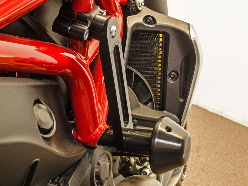 ドカティモンスター821 サイドスライダー DUCATI MONSTER 821 / 1200 WOODCRAFT RACING FRAME SLIDER KIT WITH