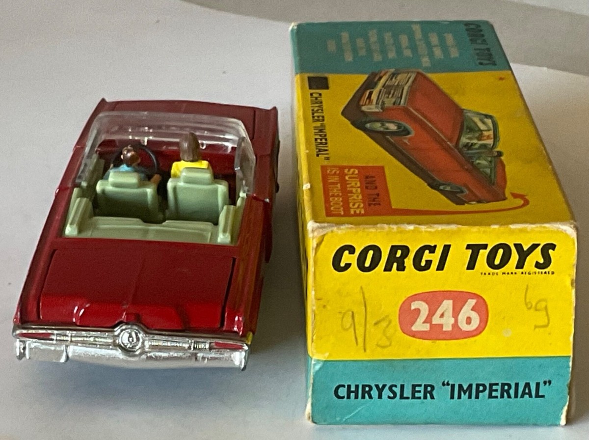 CORGI 246 CHRYSLER IMPERIAL.EXCELLENT & COMPLETE WITH