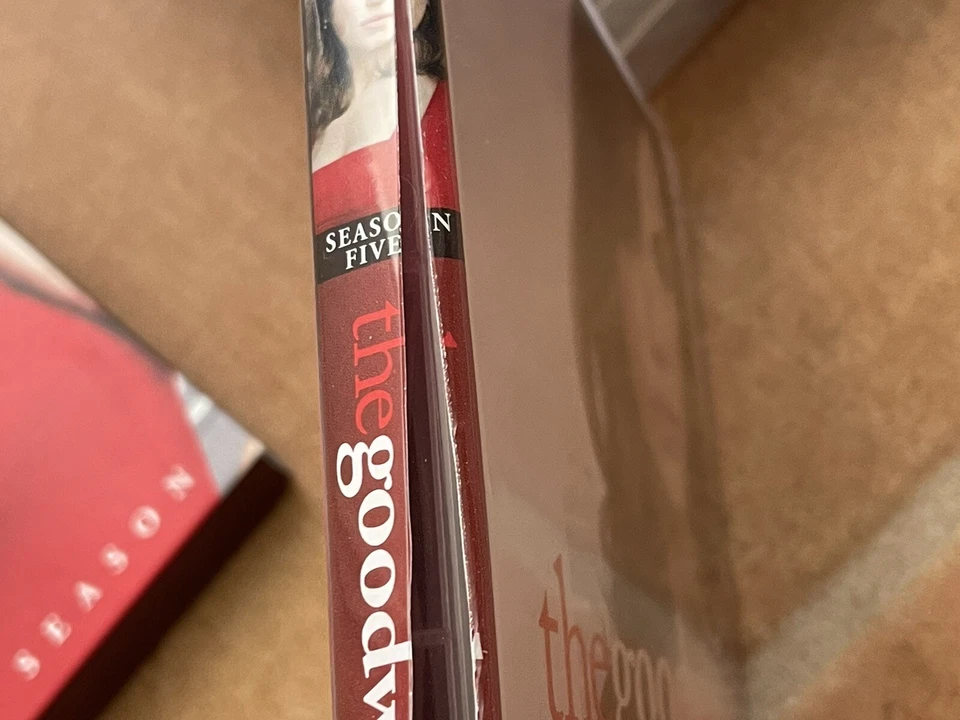 The Good Wife: TV Series Set Seasons 1 - 4 DVD PLUS Season 5 30 Discs Foto 3 de 4