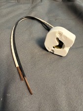 Leviton 395-W Medium BI Pin Rapid Start lamp holder 660 Watt