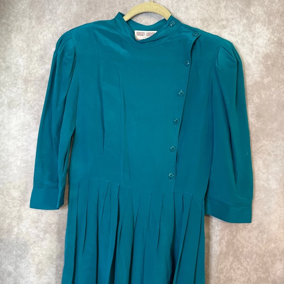 Vestido midi plisado vintage años 80 Maggy London 100 % seda con cinturón talla 14 verde azulado Foto 2 de 4
