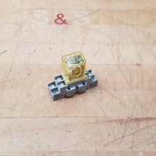 IDEC RH2B-UL AC24V Relay, 24VAC Coil - USED