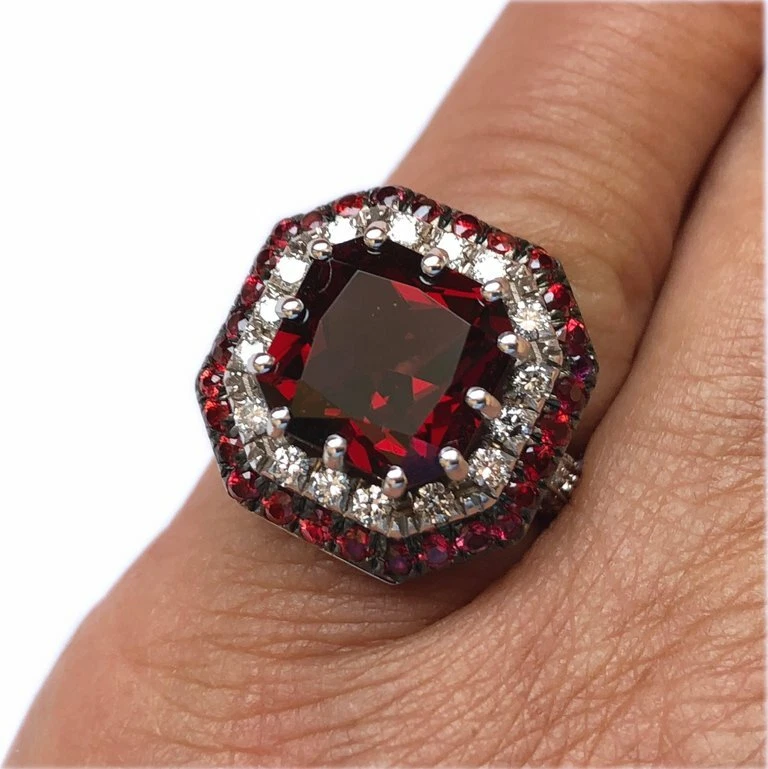 Lab-Created Blood Red 12.25CT Octagonal Cut Spessartine Ruby Gemstone Halo Ring - Image 4 of 4