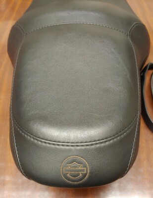 NEW Harley Davidson Motorcycle Seat RDW 92/61-0067 with Strap