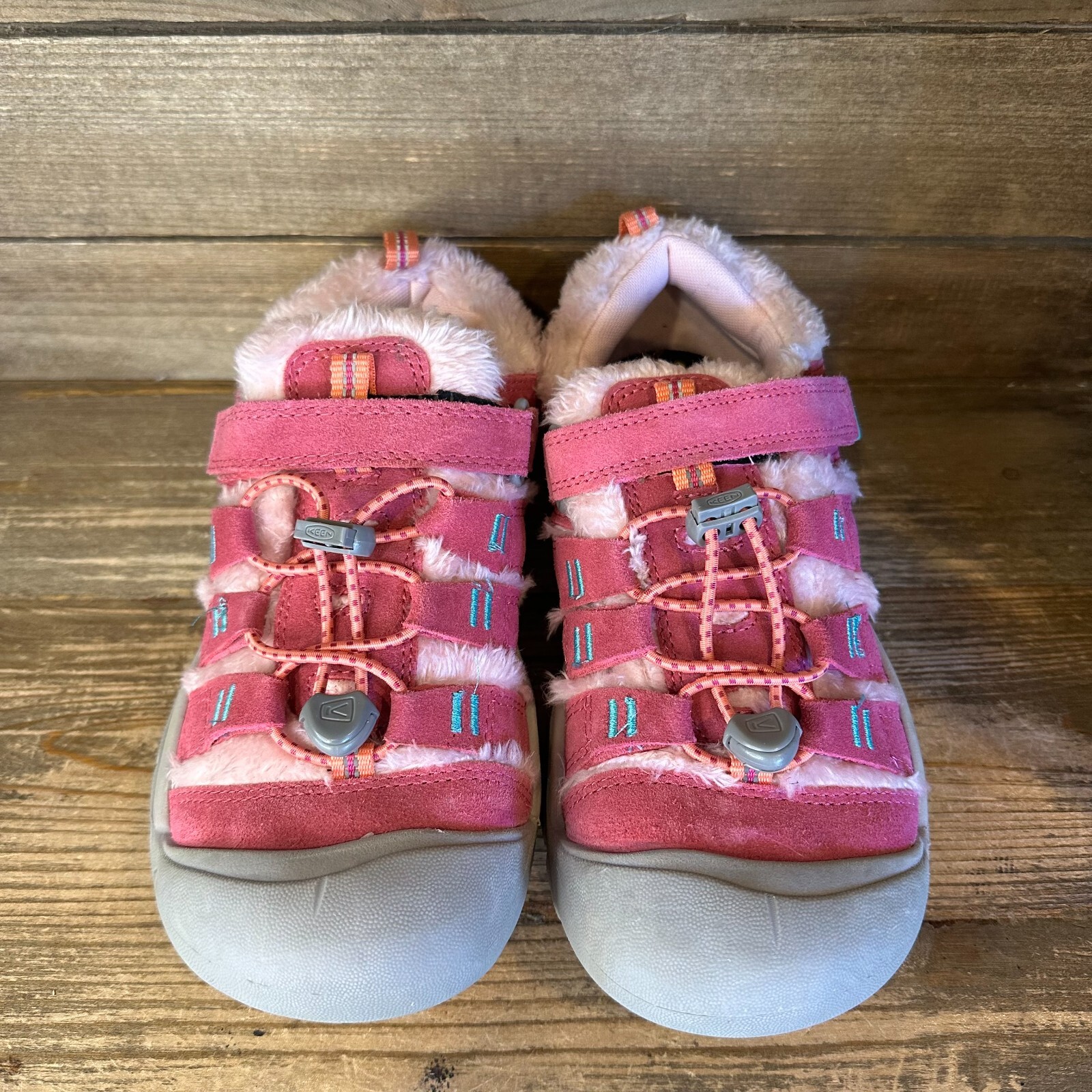 Nuove scarpe outdoor grandi per bambini Keen Newport rosa scamosciate con pelliccia taglia 5 anni