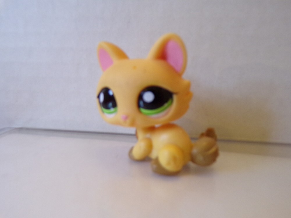 Littlest Pet Shop~#1669~Crouching Kitty Cat~Orange Brown~Green Dot Eyes~Hat Box