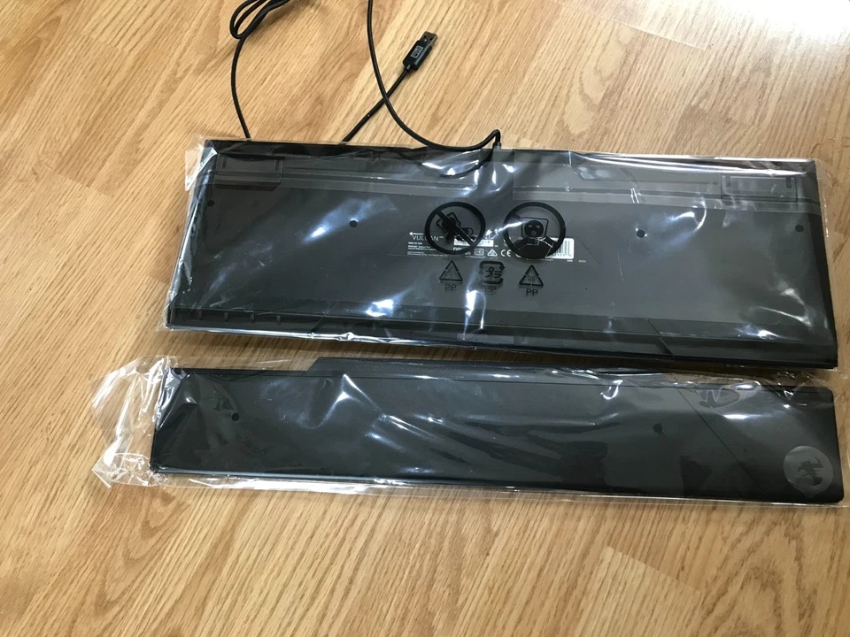 Roccat Vulcan Pro Linear Optical PC Gaming Keyboard - New - French Layout - Image 3 of 4