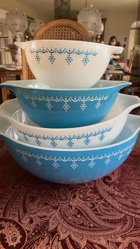 vintage Pyrex Snowflake Garland blue/white Cinderella Mixing Bowl Set of 4
