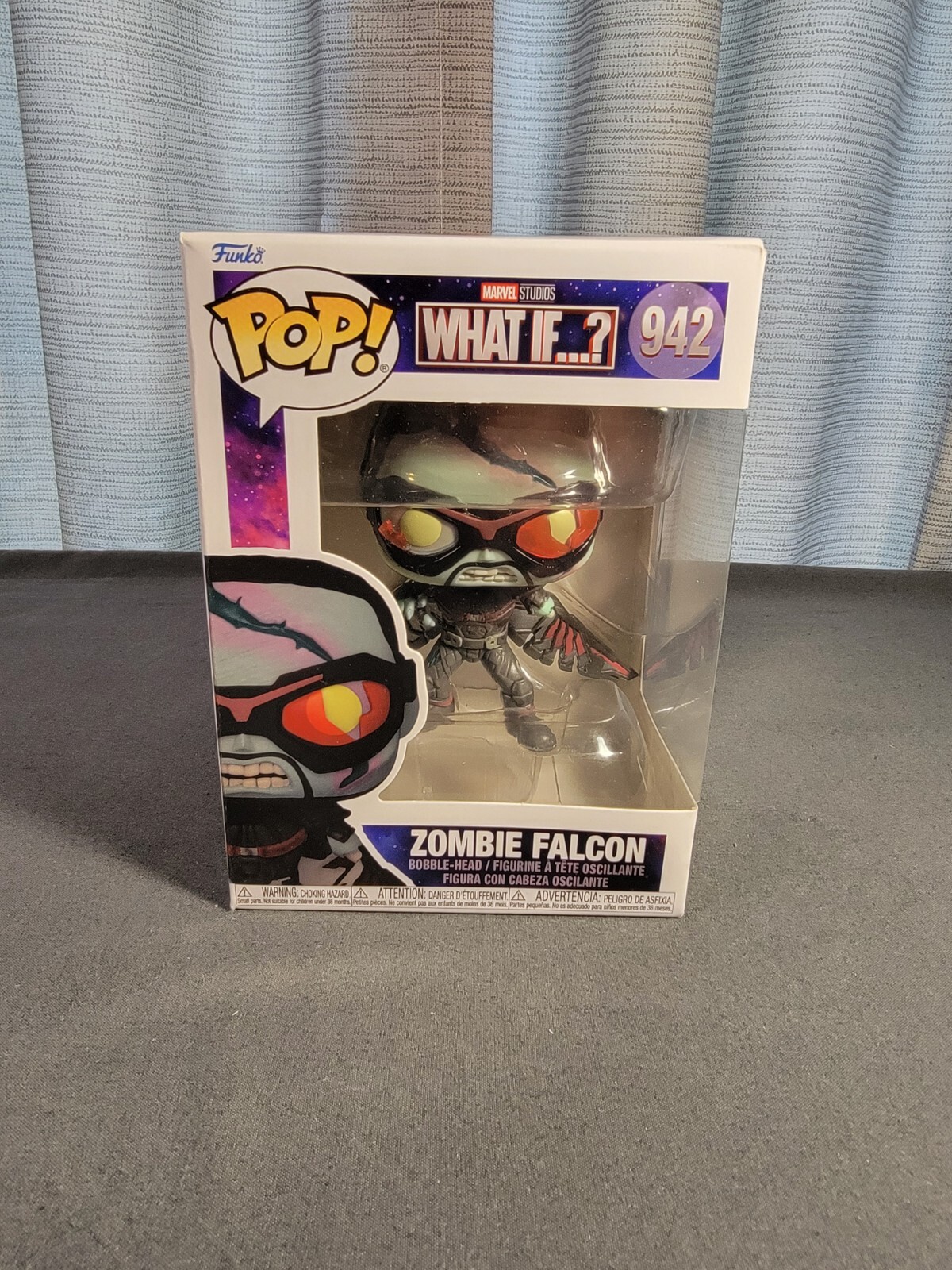 Funko Pop! Vinyl: Marvel - Zombie Falcon #942 +Protector