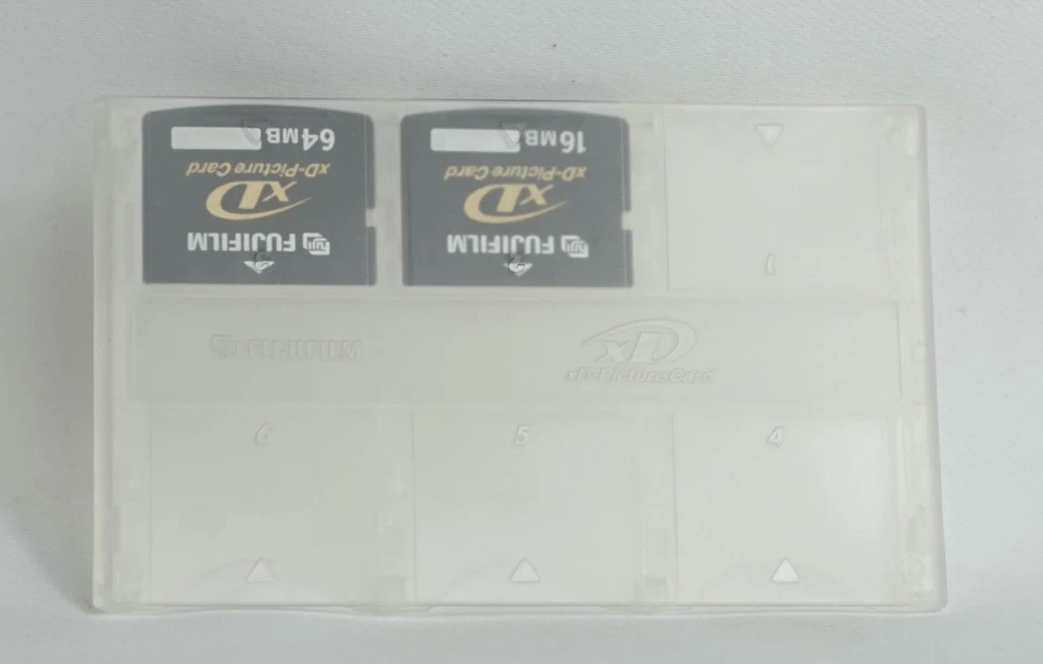fujifilm xd memory cards & case 64mb/16mb Tested and working. !!!! MINT!!! - Image 2 of 2