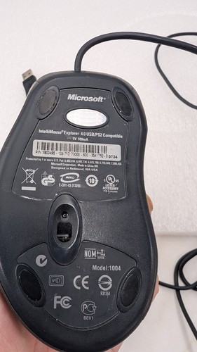 Microsoft IntelliMouse Explorer 4.0 a USB Model 1004 Silver 5 Button Tilt Wheel - Picture 4 of 6