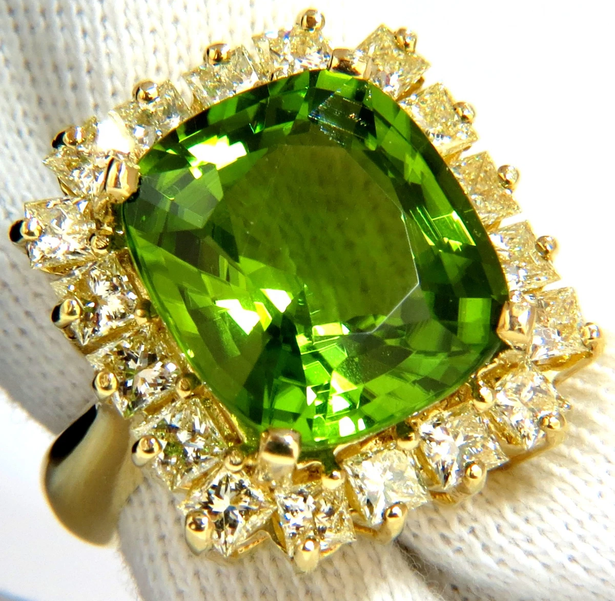 Peridot diamond best sale
