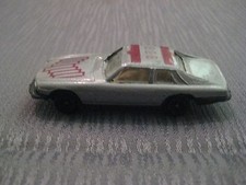 Silber Metalic Auto, 828 auf dem Dach, weinrote Verziehrung auf der Haube!!