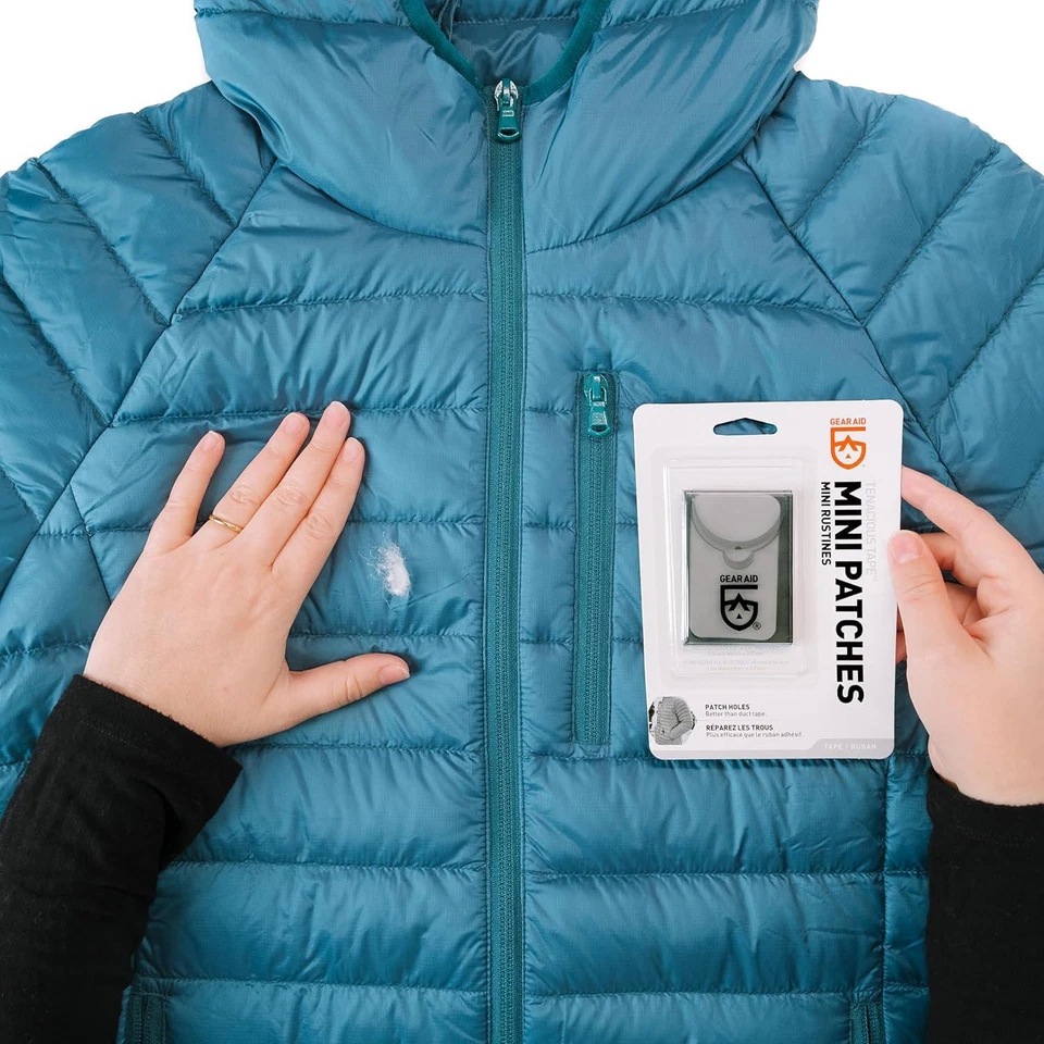 Mini parches de cinta tenaz GEAR AID con orificios de reparación adhesivos pelados y pegados Foto 3 de 4