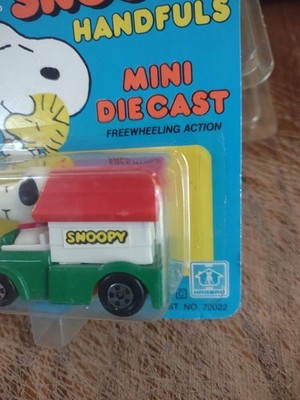 SNOOPY HANDFULS MINI DIE CAST ミニカー Snoopy Handfuls Mini Die Cast Hasbro Preschool Peanuts Character