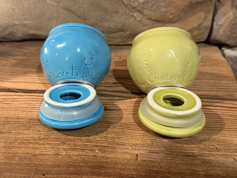 Conjunto de 2 frascos de especiarias francesas Anthropologie L'epice 1 e 3 frascos azuis e verdes pálidos 3" - Imagem 2 de 4