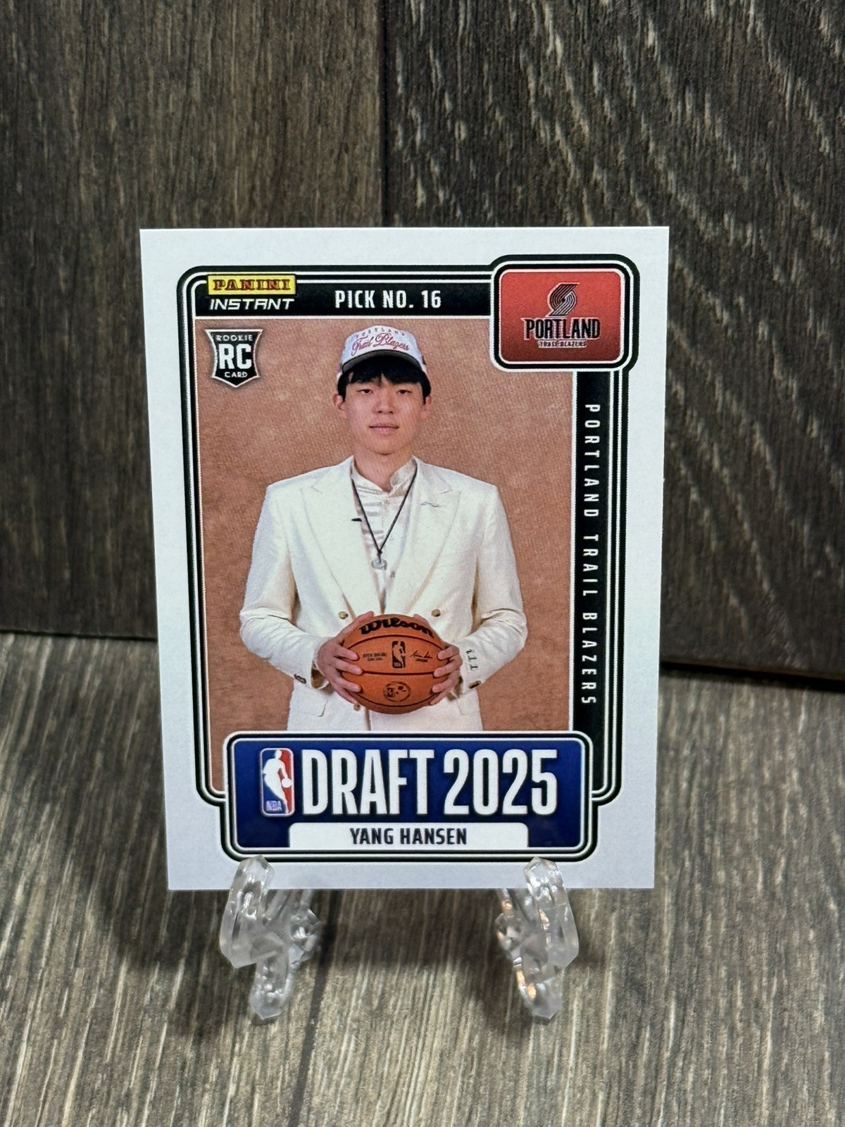 2025-26 Panini Instant Yang Hansen ROOKIE DRAFT NIGHT 1/16,826 SP Blazers #16 RC