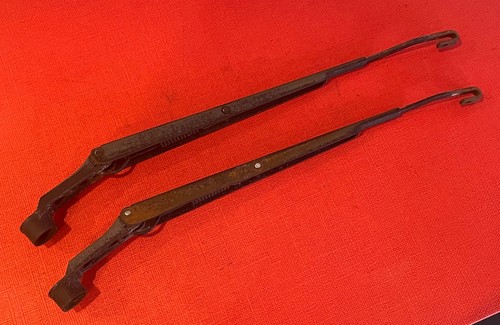 1996 - 2002 TOYOTA 4RUNNER FRONT WINDSHIELD WIPER ARMS  # 5520 & # 5521 OEM USED