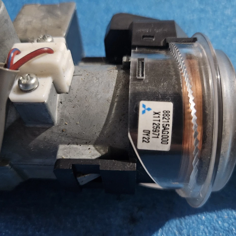 Interruptor de encendido Subaru Forester 2009-2013 con llave 88215AG000 OEM Foto 2 de 4