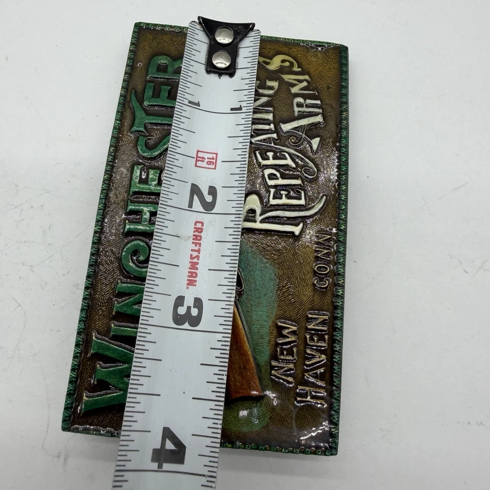 Rifle de colección con hebilla de cinturón Winchester brazos repetitivos New Haven Conn esmalte de latón Foto 3 de 4