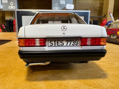 MERCEDES-BENZ 190 E in white 1982 - NOREV 1:18 - Afbeelding 6 van 21