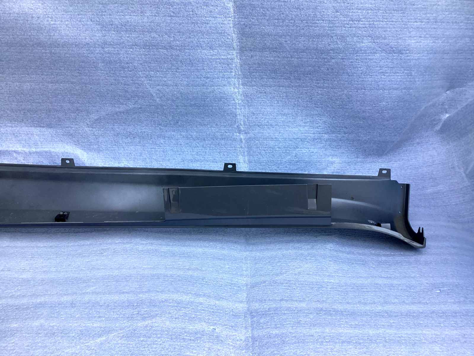 2003-2012 Maserati Quattroporte left rocker molding OEM