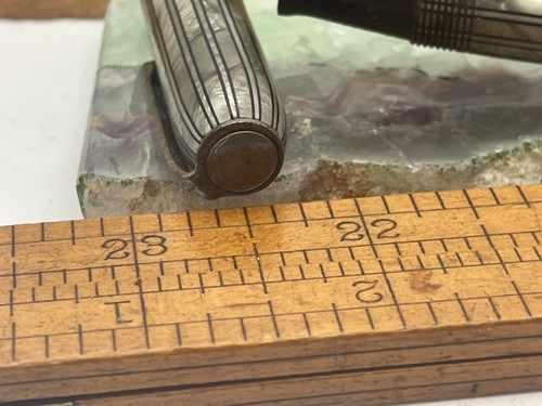 Pluma Estilográfica Universal Pen Co. V100 De Colección en Gris Estriado--2557.24 - Imagen 5 de 8