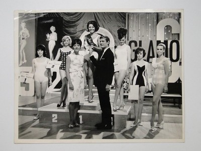 Miss Bedfordshire 1965 Glamour 65 TV Show Peter Murray Jenny Ingham Pressefoto