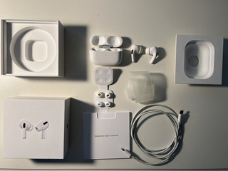 Apple AirPods Pro 1. Gen MWP22ZM/A mit Ladecase & OVP – rechts knistert