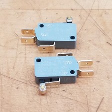 Lot Of 2 Honeywell V15T16-CZ300A05 Microswitch, 1/2HP, Roller Lever, 16A, 250V