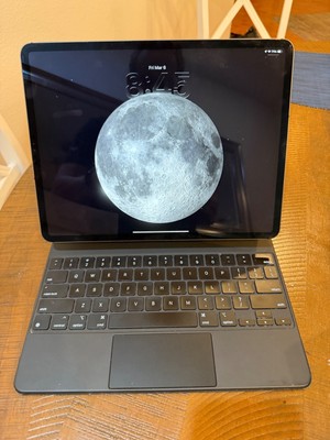iPad Pro- 12.9  256GB Wi-Fi + 4G Space Grey, 3rd Generation- With Magic Keyboard