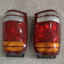 Explorer/Mountaineer 1998-2000 Tail Lamps. Minor blemish on one of the lamps.